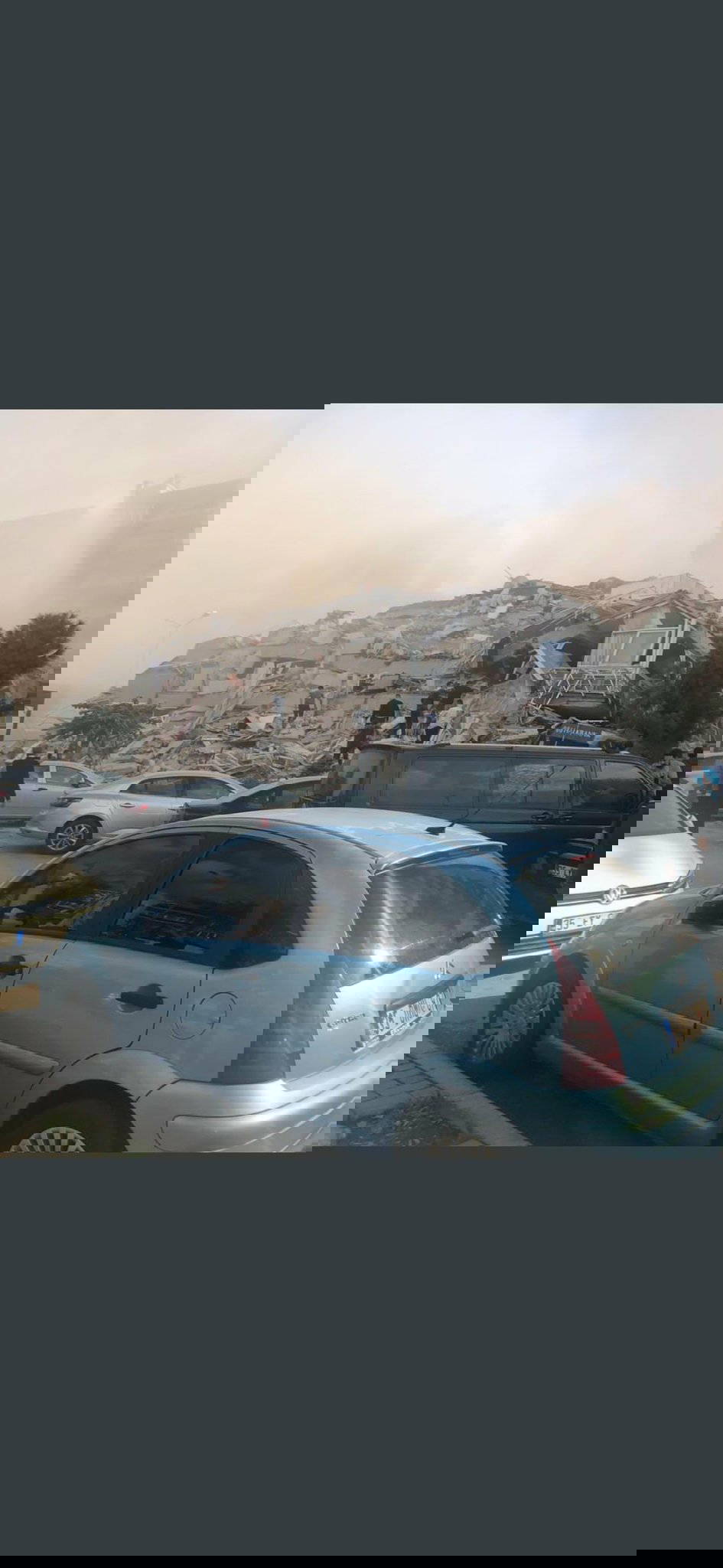 İzmir'de 6,6 büyüklüğünde deprem! Bölgeden fotoğraflar