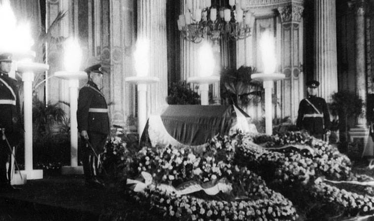 Büyük Önder Atatürk'ün cenaze töreninden birçoğu ilk kez gün yüzüne çıkan kareler...