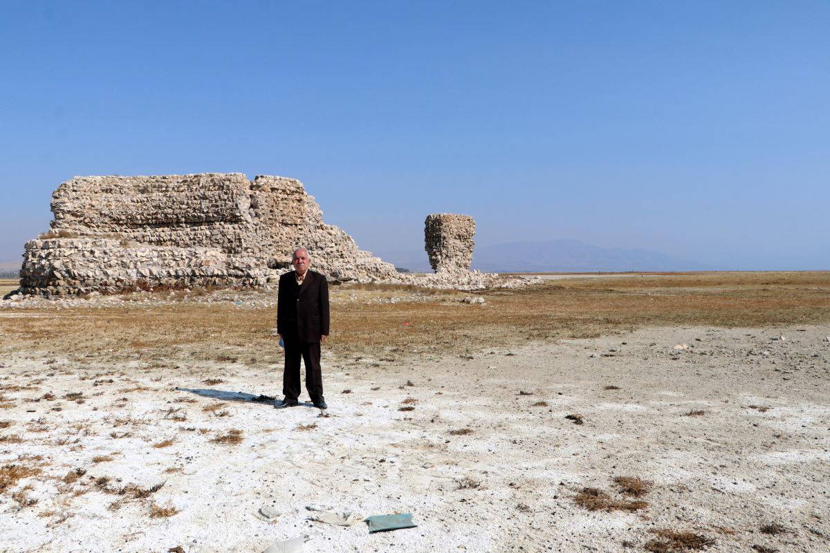 Van Gölü çekilince tarihi Erciş Kalesi ortaya çıktı (13.11.2020)