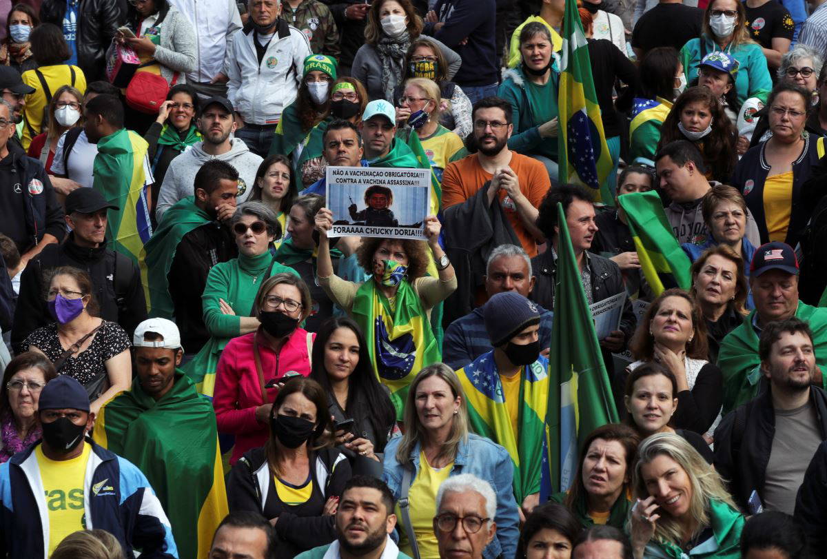 Brezilya'da aşı karşıtları, Covid-19 aşısı kampanyalarını protesto etti