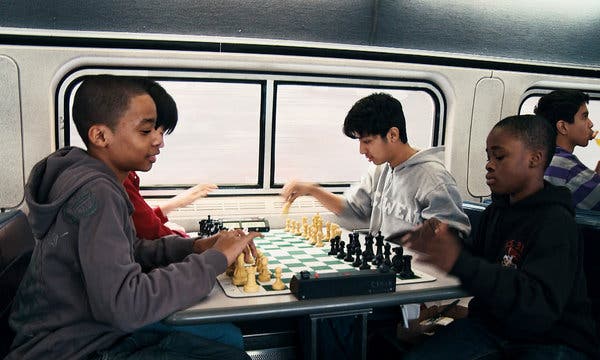 'The Queen's Gambit' sevenlere 10 satranç filmi önerisi