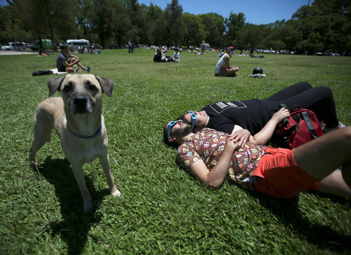 Arjantin ve Şili'de tam güneş tutulması izlendi