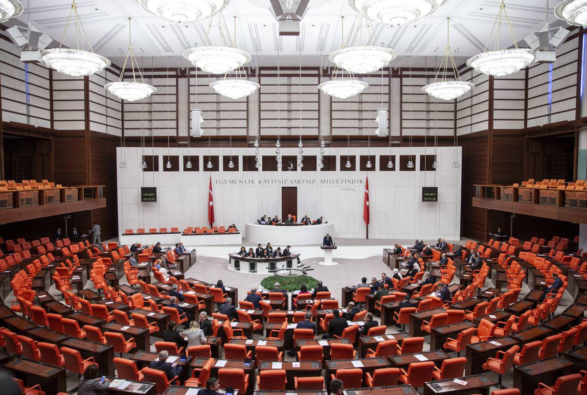TBMM Genel Kurulu'nda AKP'lilerden 'oy pusulası' skandalı: Yoklama yapıldı, vekiller salonda bulunamadı!