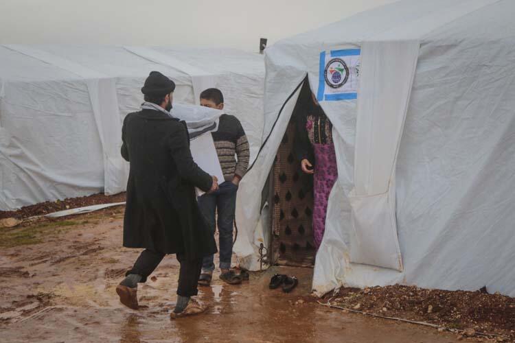 Bu görüntü herkesin yüreğini burkmuştu! O çocuğa yardım eli uzandı