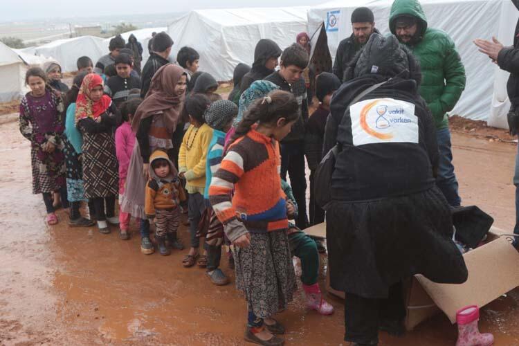 Bu görüntü herkesin yüreğini burkmuştu! O çocuğa yardım eli uzandı