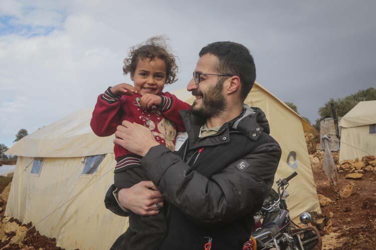 Bu görüntü herkesin yüreğini burkmuştu! O çocuğa yardım eli uzandı