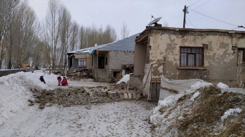 İran depreminin vurduğu Van Başkale'den ilk fotoğraflar