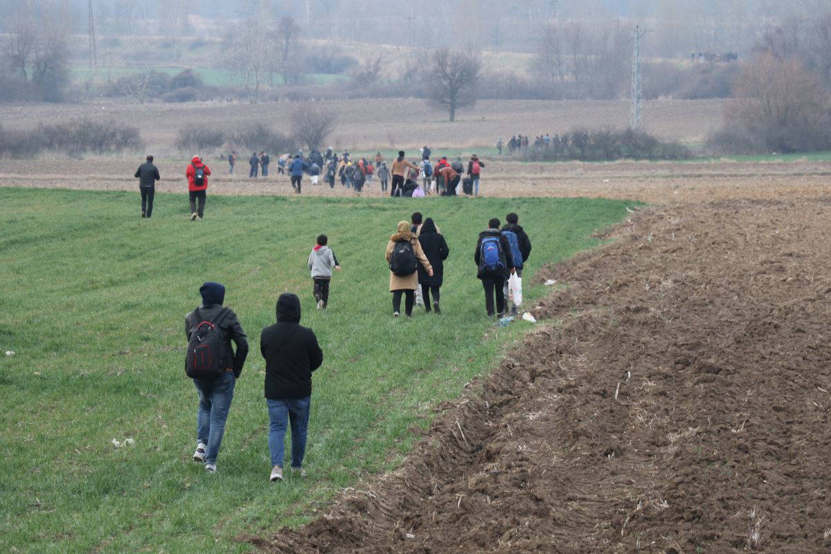 Türkiye, 'durdurmayacağız' dedi, mülteciler akın etti
