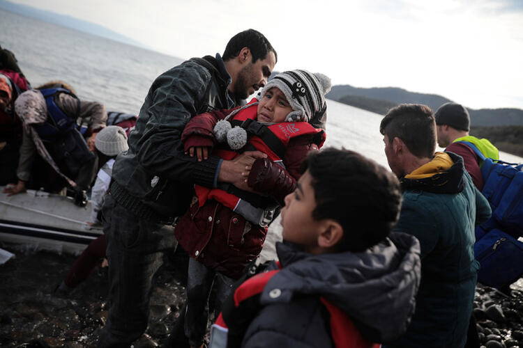 Kapılar açıldı! Göçmenler Yunanistan'a ulaştı... İşte ilk kareler