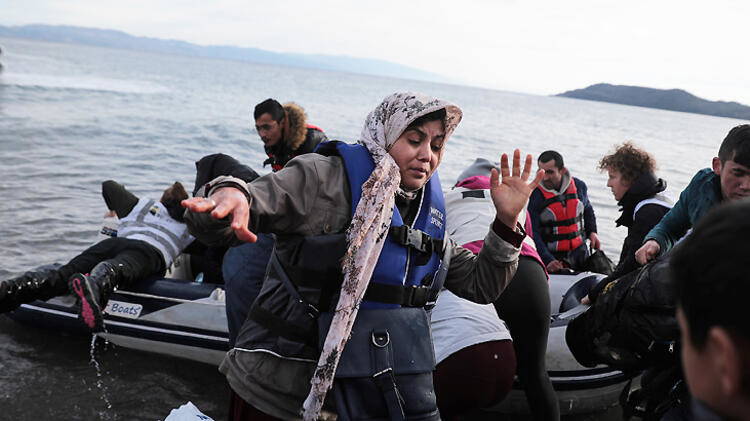 Kapılar açıldı! Göçmenler Yunanistan'a ulaştı... İşte ilk kareler