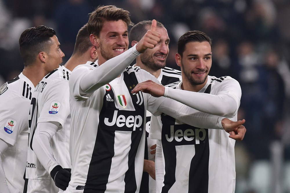 Koronavirüs ünlü isimleri de tehdit ediyor! Dünyaca tanınan pek çok kişi koronavirüse yakalandı