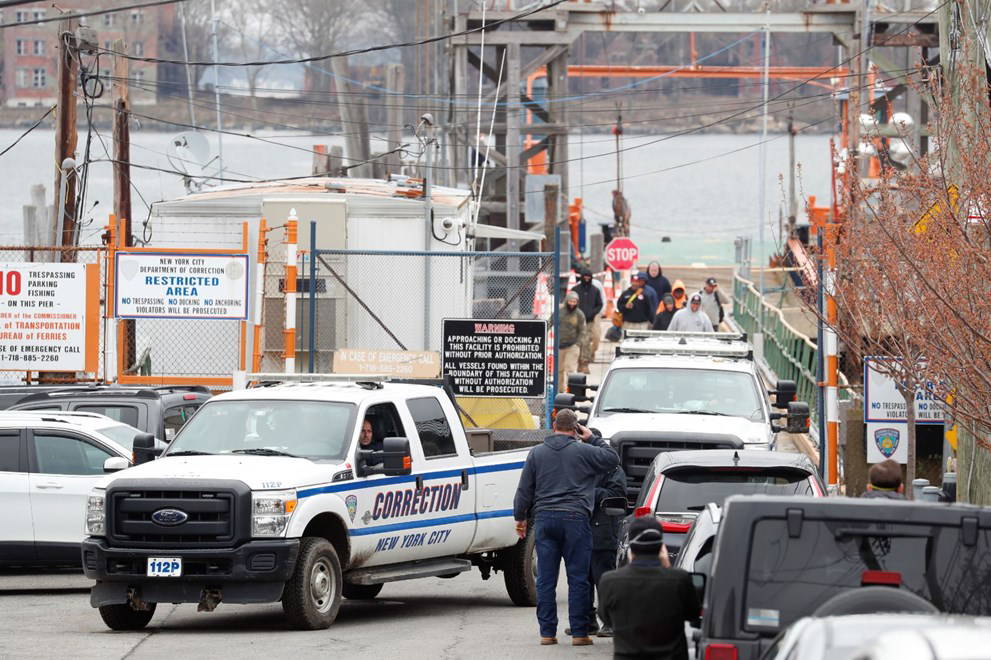 New York'taki toplu mezarlar havadan görüntülendi