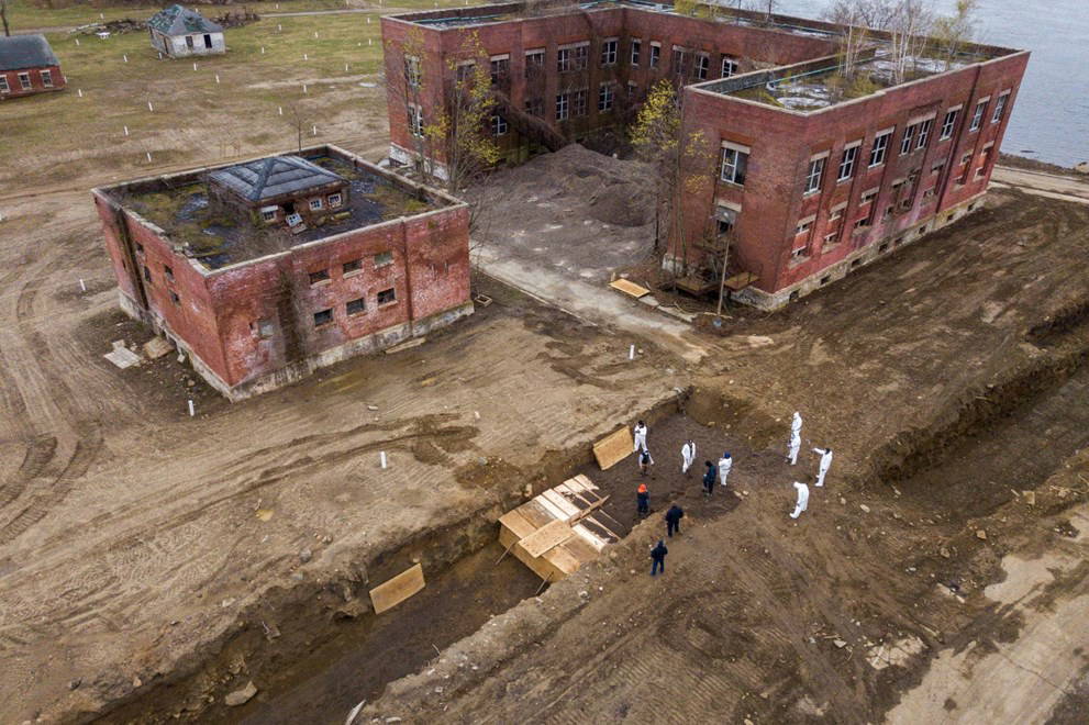 New York'taki toplu mezarlar havadan görüntülendi