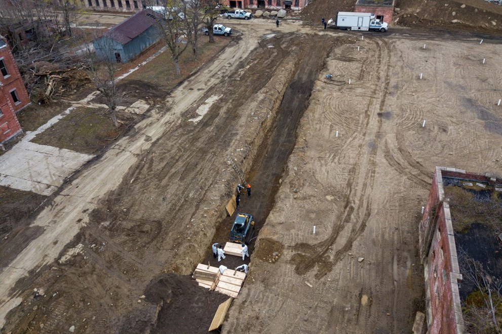 New York'taki toplu mezarlar havadan görüntülendi