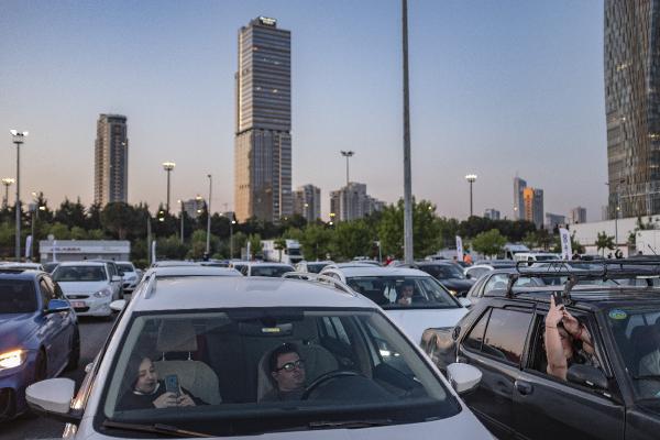 İstanbul’da arabalı açık hava sinema keyfi