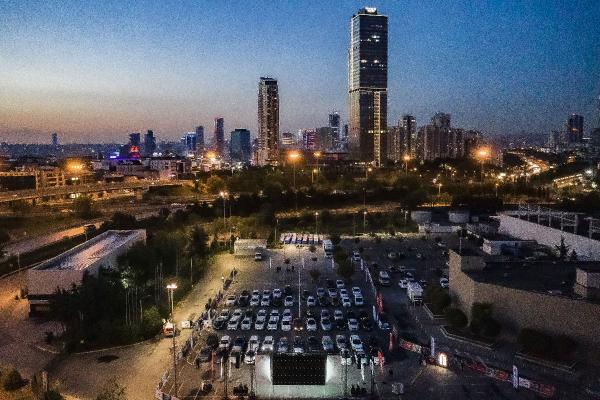 İstanbul’da arabalı açık hava sinema keyfi