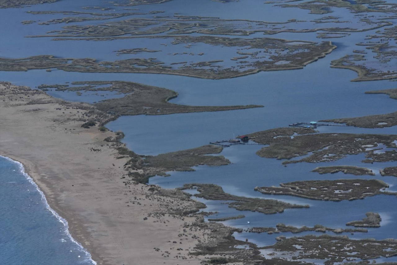 Labirent görünümlü Dalyan sazlıkları