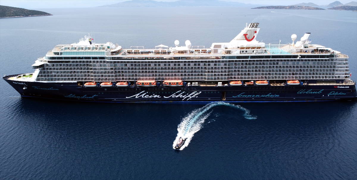 Dev kruvaziyerdeki 27 Türk personel Bodrum'da tahliye edildi