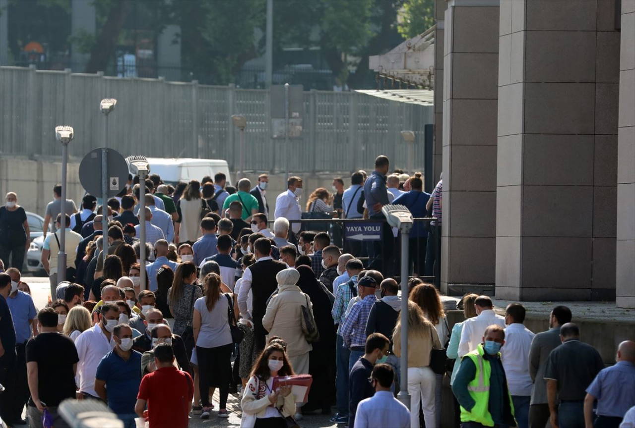 İstanbul'daki 3 büyük adliyede yoğunluk yaşanıyor