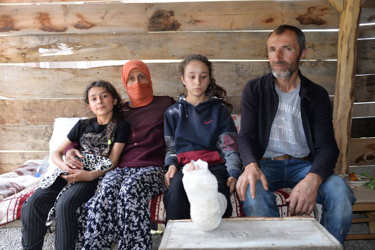 Depremde  taş yığını altında yaşam mücadelesi verdiler