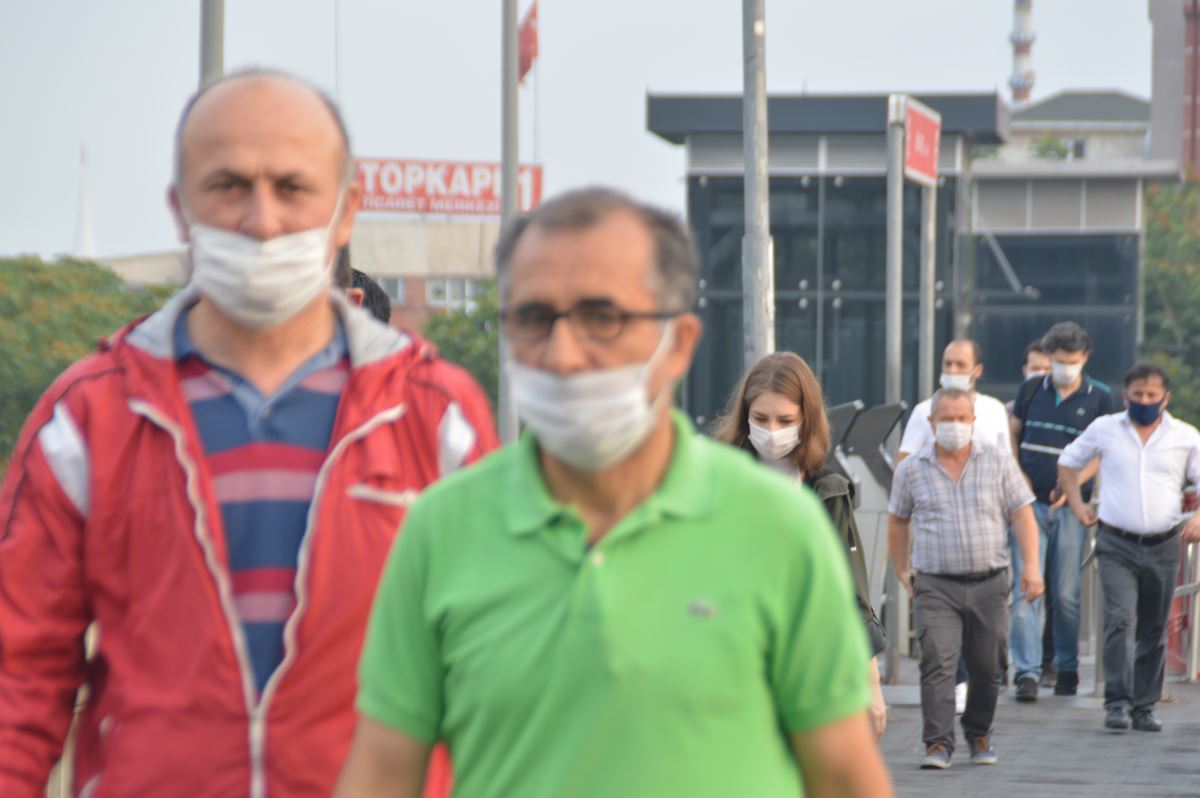 İstanbullular güne maske ile uyandı