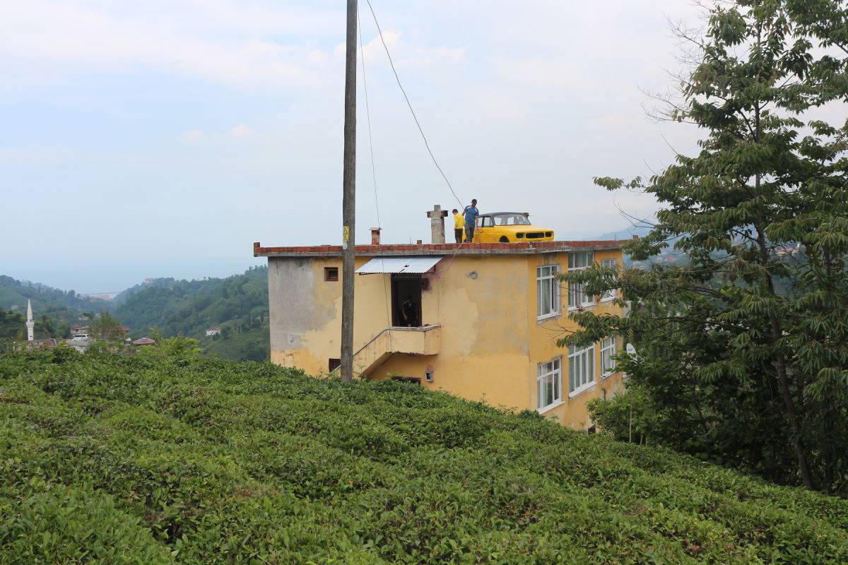 Satmaya kıyamadı çatıya koydu