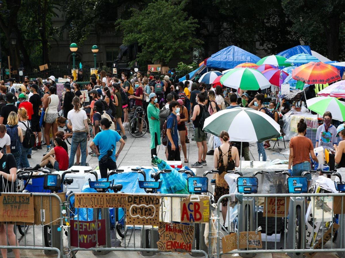 New York belediye binası önündeki