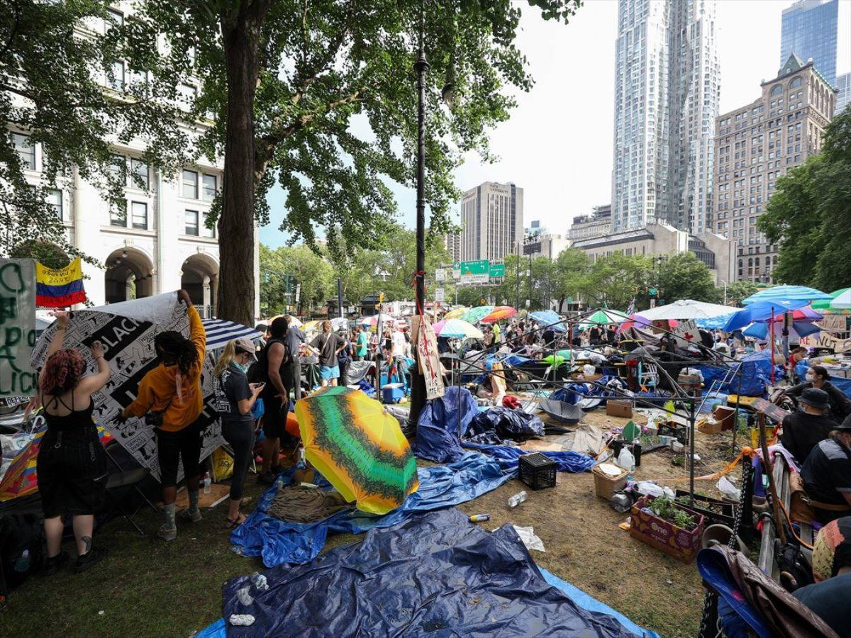 New York belediye binası önündeki