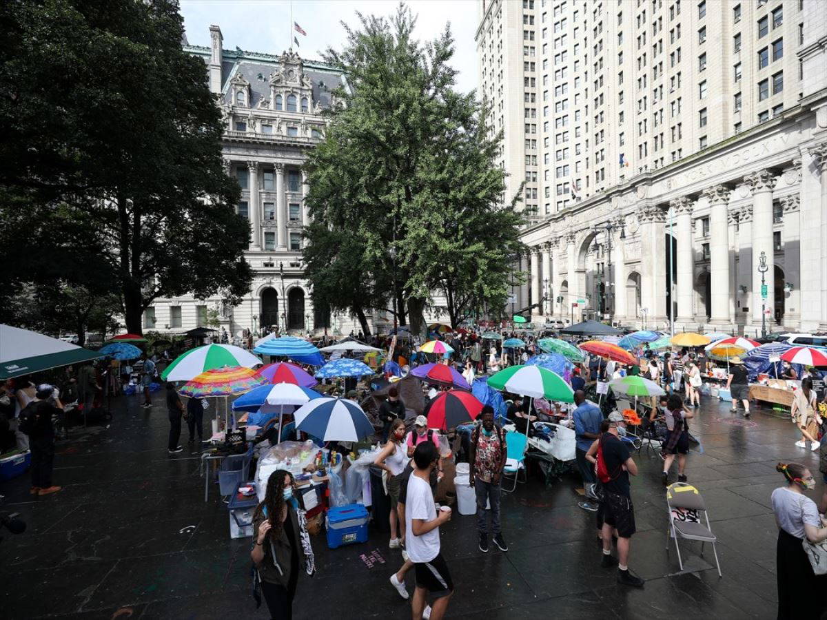 New York belediye binası önündeki
