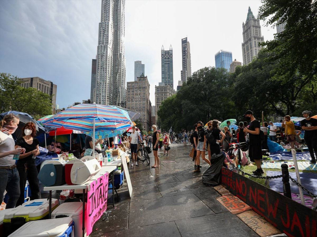 New York belediye binası önündeki