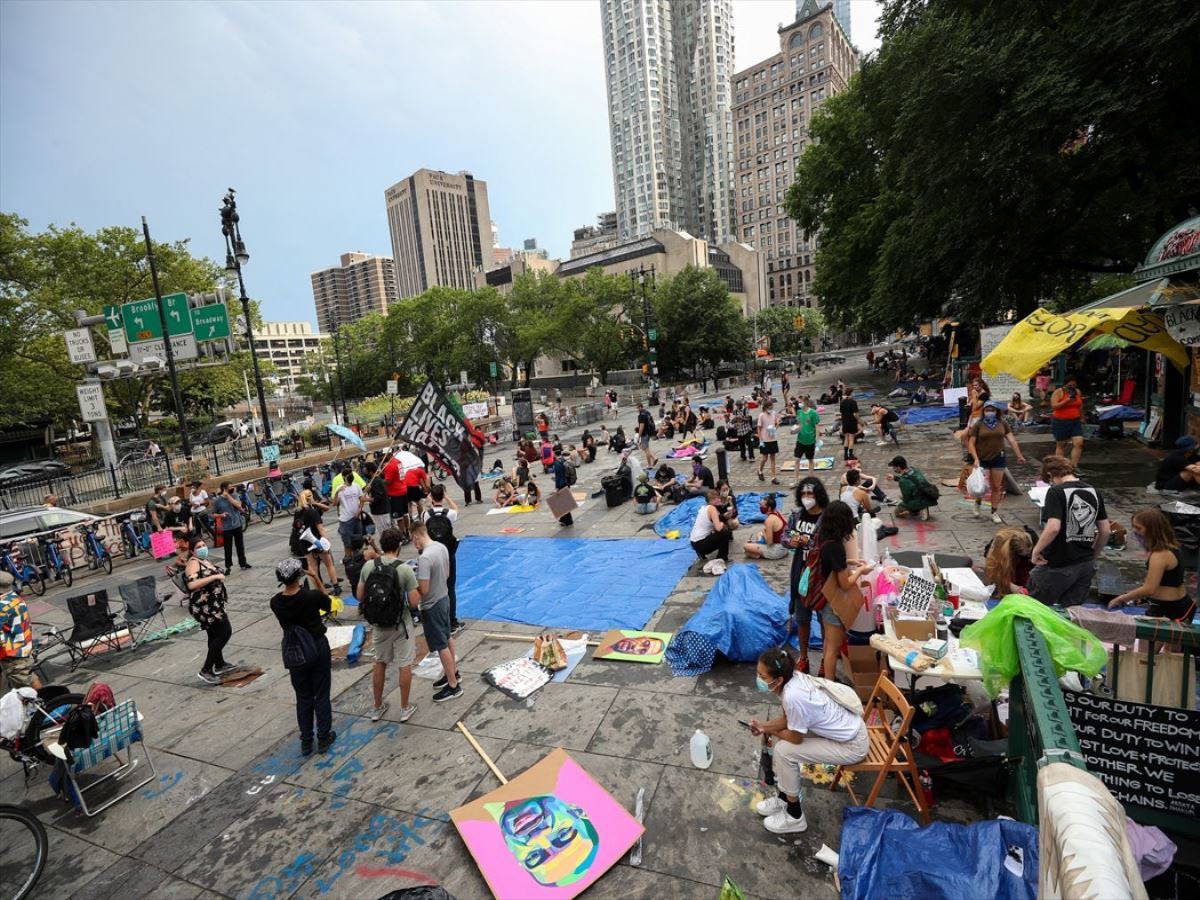 New York belediye binası önündeki