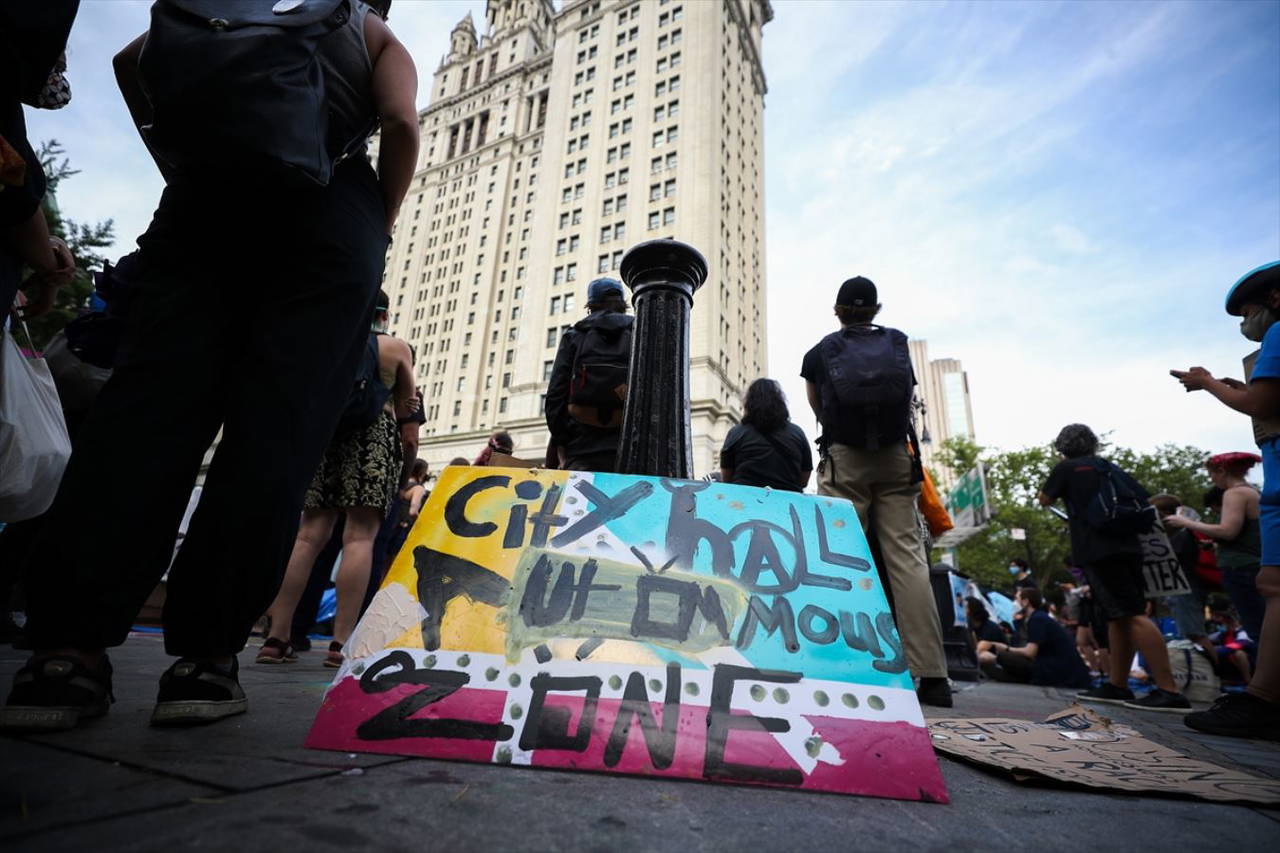 New York belediye binası önündeki