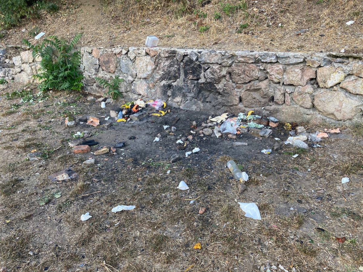 Beykoz Sahili çöplüğe döndü