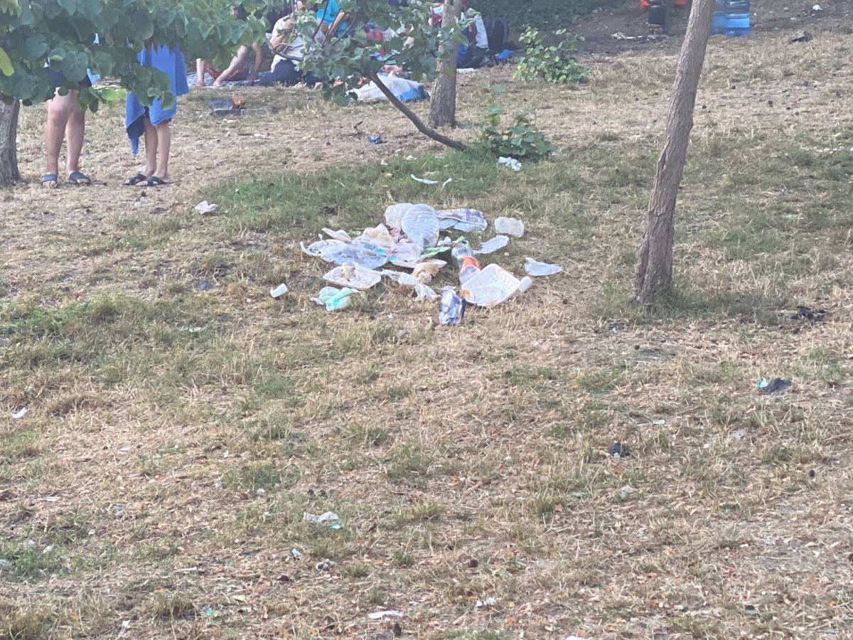 Beykoz Sahili çöplüğe döndü