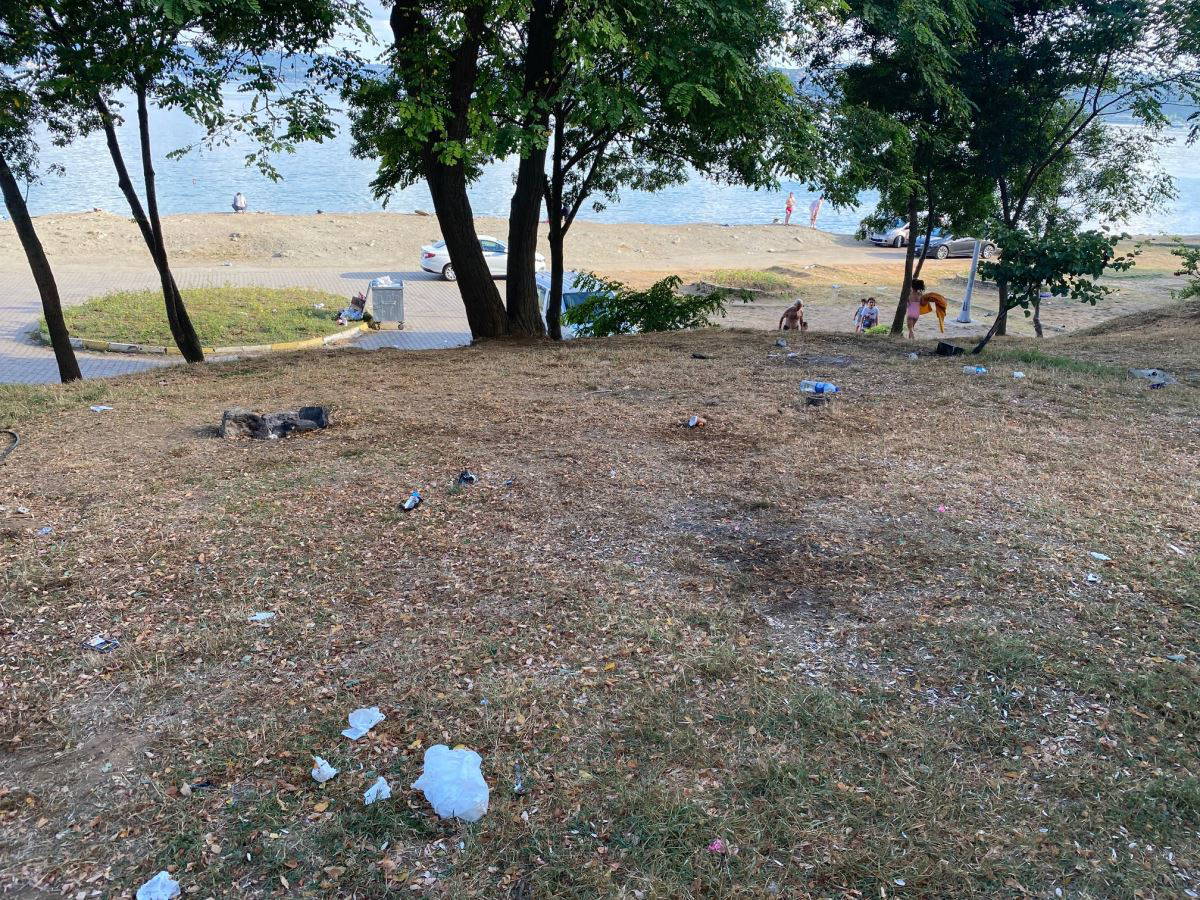 Beykoz Sahili çöplüğe döndü