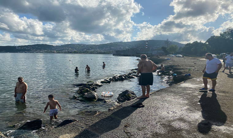 Beykoz Sahili çöplüğe döndü