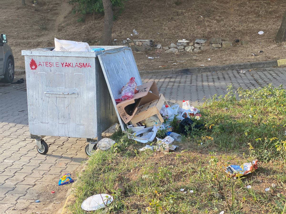 Beykoz Sahili çöplüğe döndü