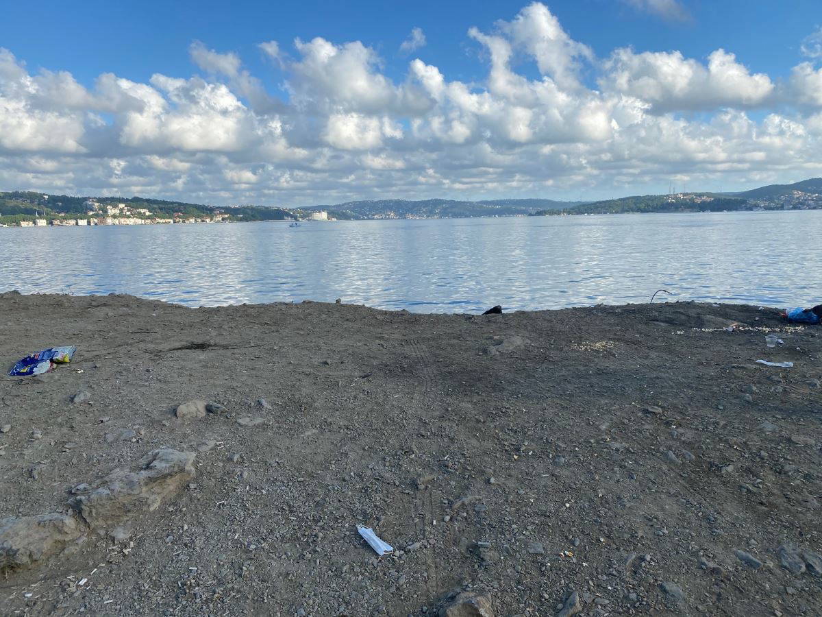 Beykoz Sahili çöplüğe döndü