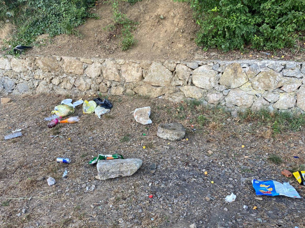 Beykoz Sahili çöplüğe döndü