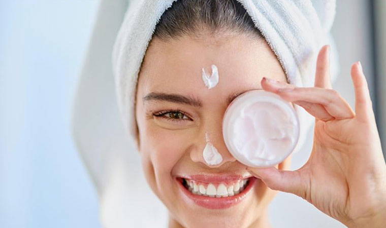 Pandemi sürecinde saç ve cilt bakımı nasıl yapılmalı?