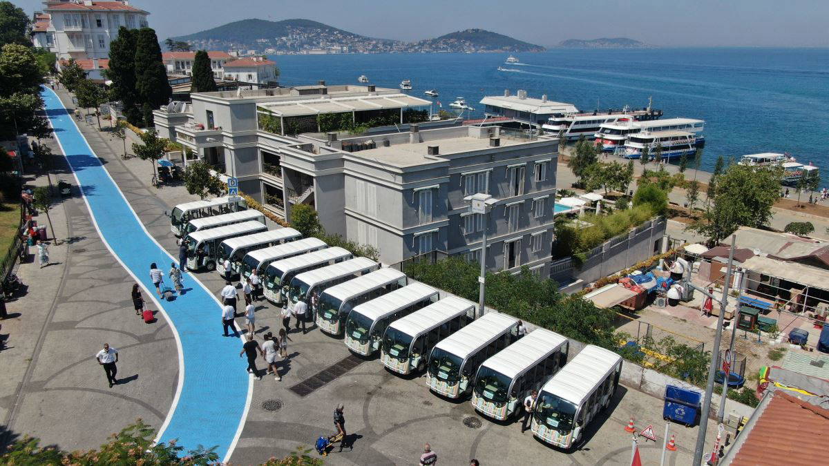 Büyükada'da elektrikli araçlar seferlerine başladı
