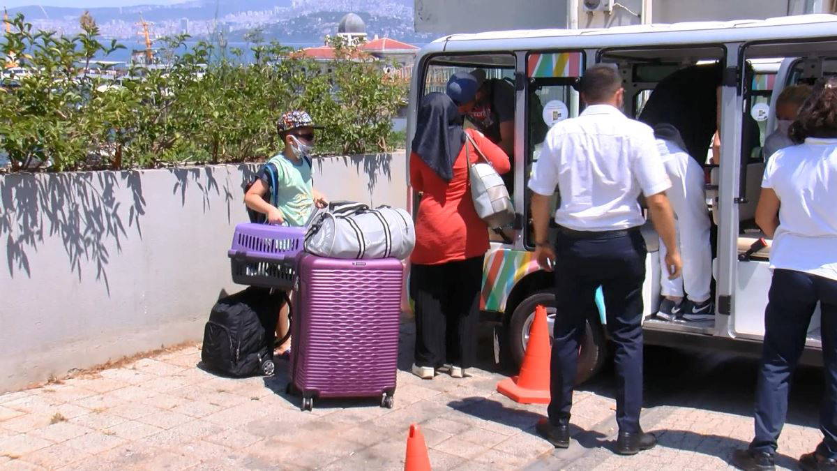 Büyükada'da elektrikli araçlar seferlerine başladı