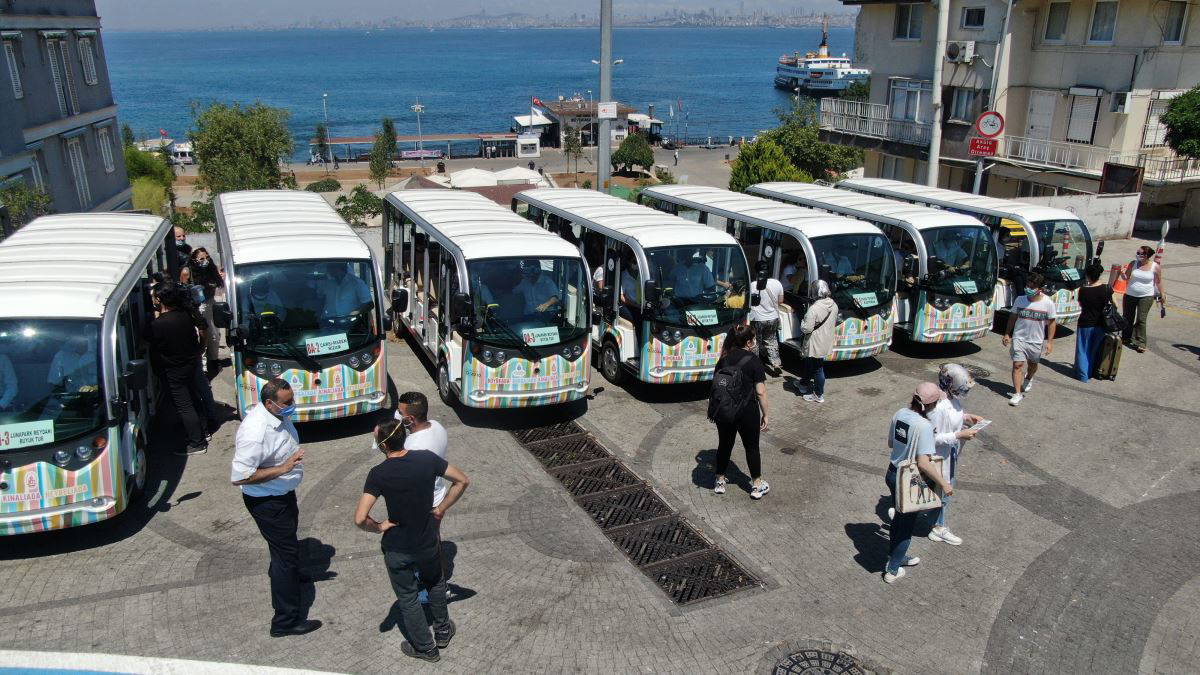 Büyükada'da elektrikli araçlar seferlerine başladı