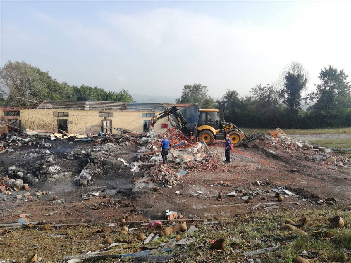 Sakarya'da havai fişek fabrikası: Soğutma ve enkaz kaldırma çalışmaları sürüyor