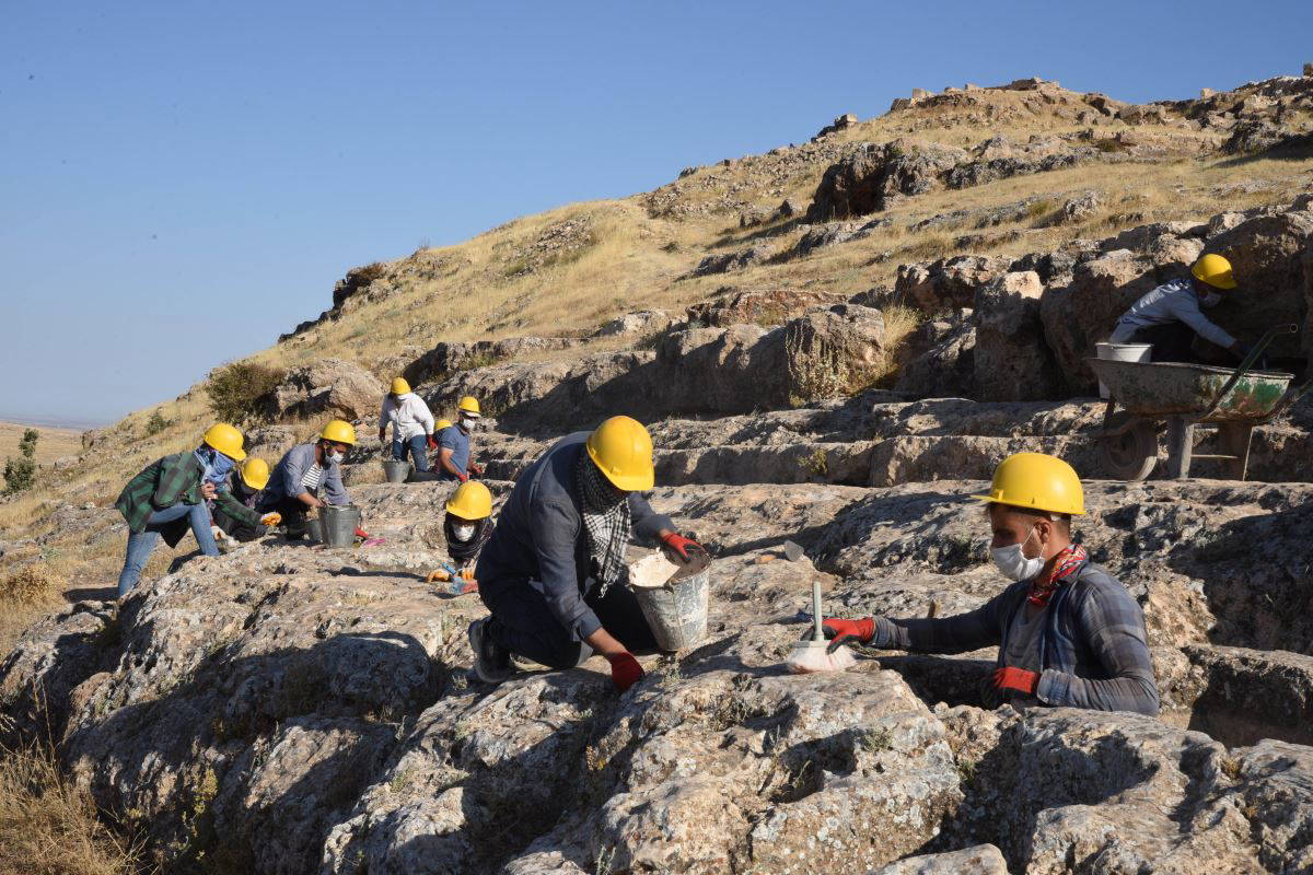 Zerzevan Kalesi'nde 'ölüler şehri' gün yüzüne çıkartılacak