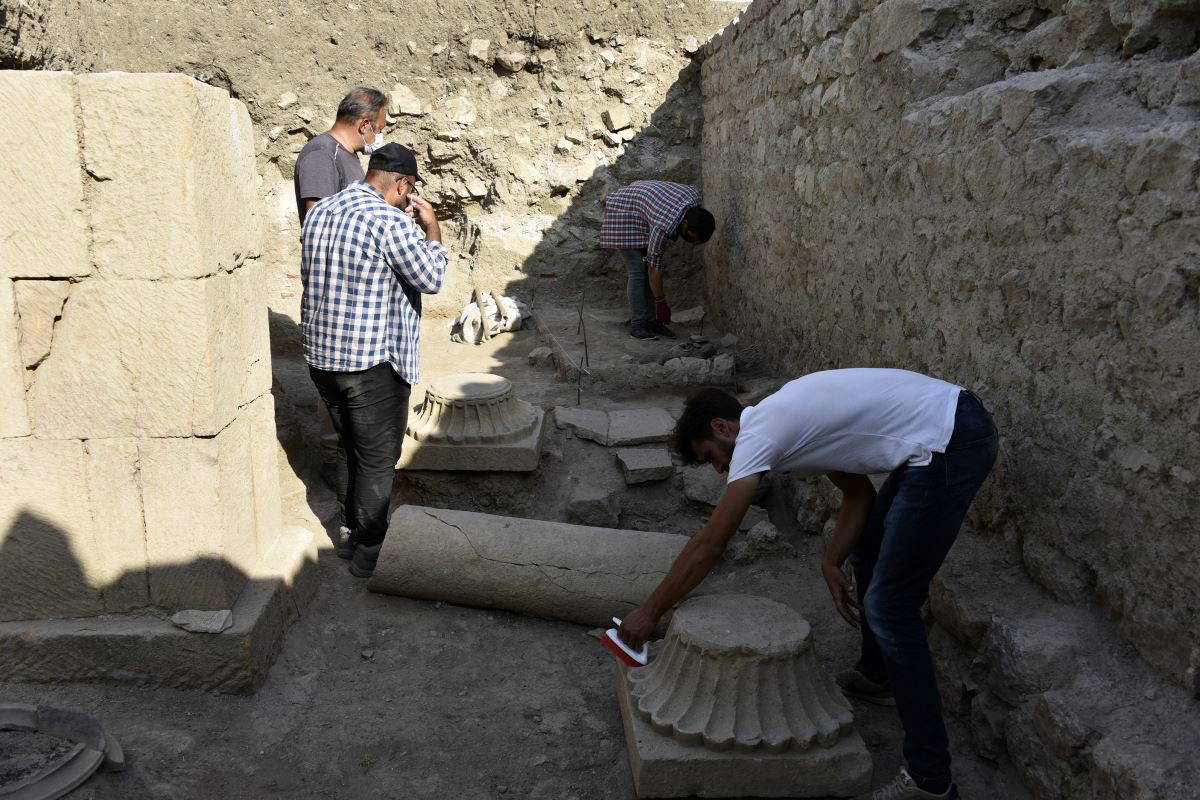 Satala Antik Kenti'ndeki kazılarda bin 500 yıllık Roma askeri zırhı bulundu