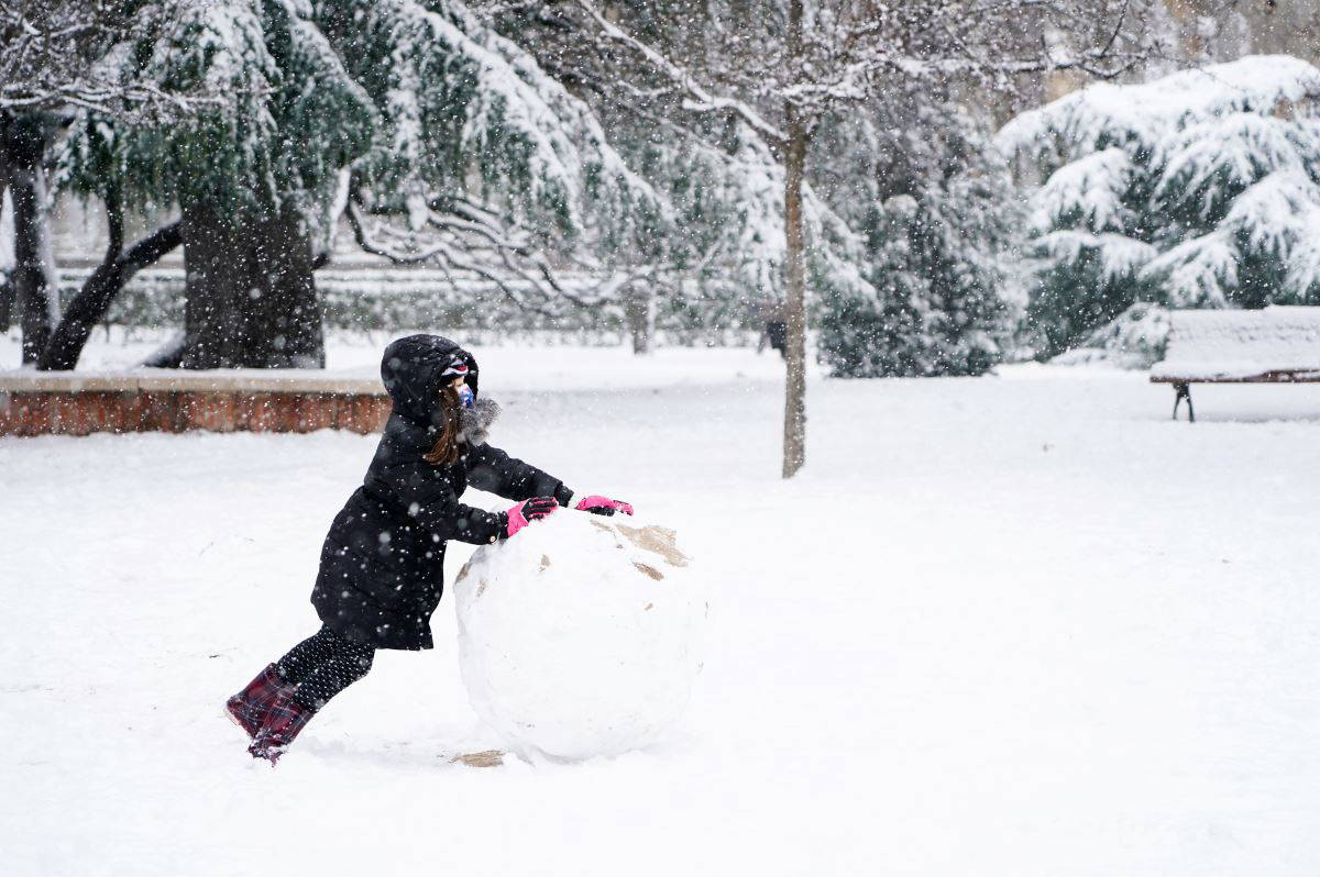 İspanya'da yoğun kar yağışı hayatı durdurdu