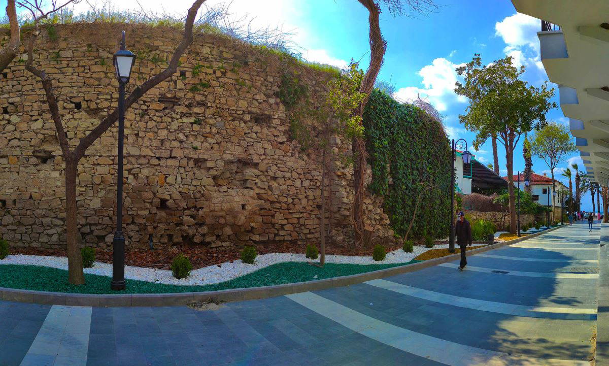 Kuşadası sokakları göz kamaştırıyor