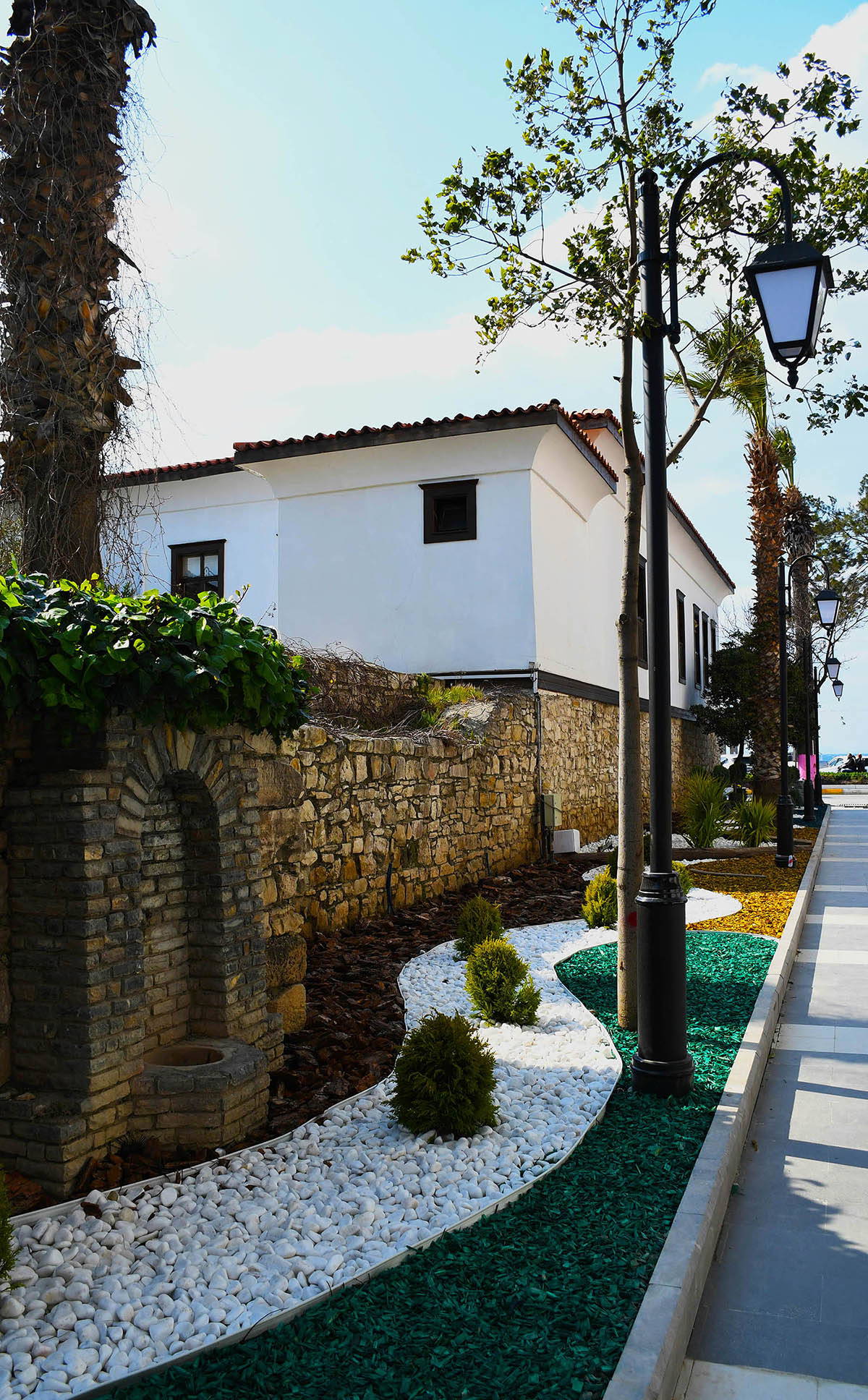 Kuşadası sokakları göz kamaştırıyor