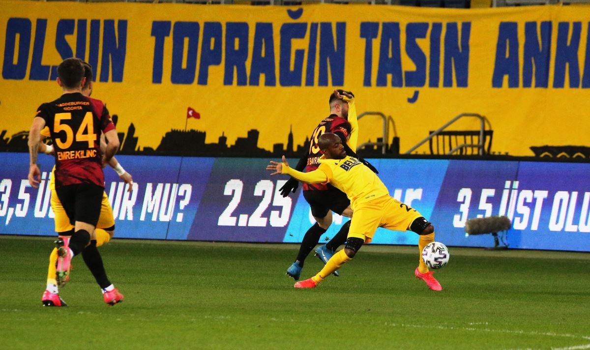 Penaltı ve kırmızı kart doğru mu, spor yazarları ne dedi?